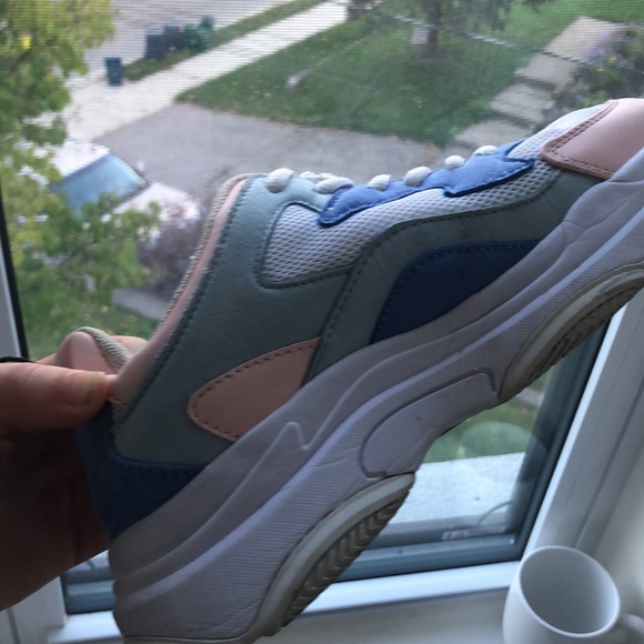 Guess  running shoes - Picture 3 of 3